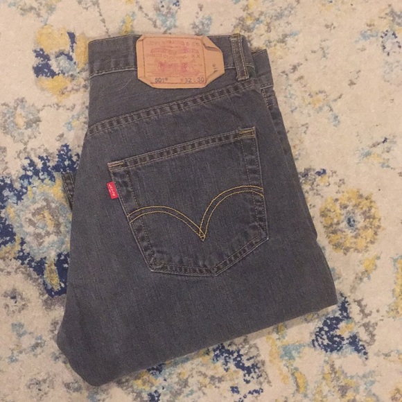 Levi’s 501 Button-fly Jeans - Picture 2 of 4